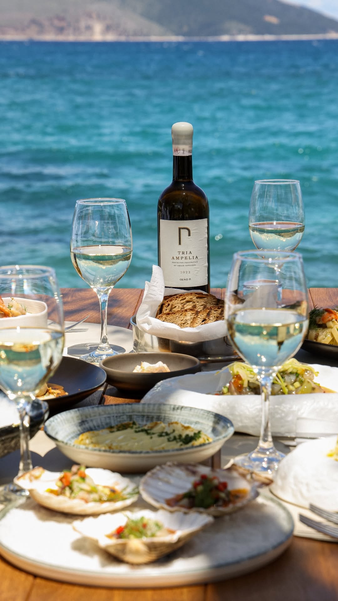 Κρασί & μεζέδες με θέα τη θάλασσα